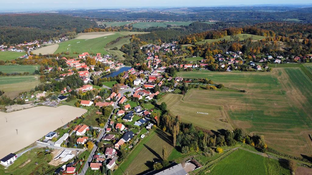 Obec Zvánovice - fotografie z drona