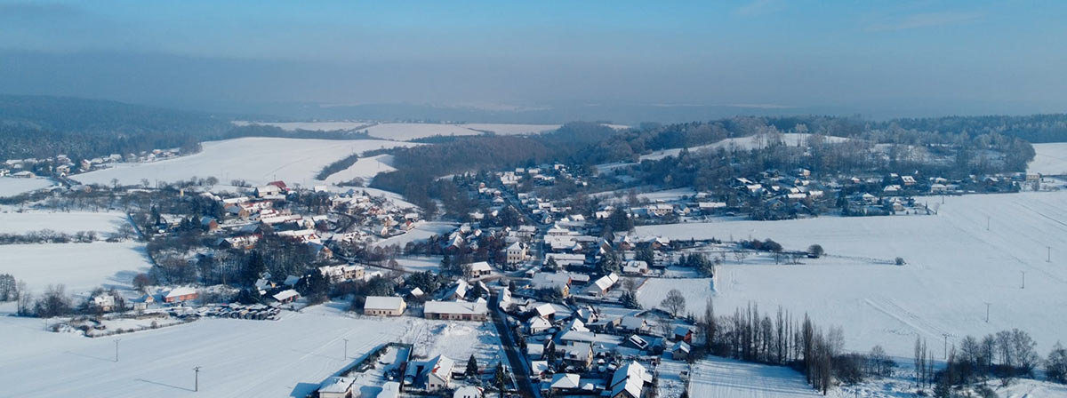 Obec Zvánovice - zimní fotografie z drona